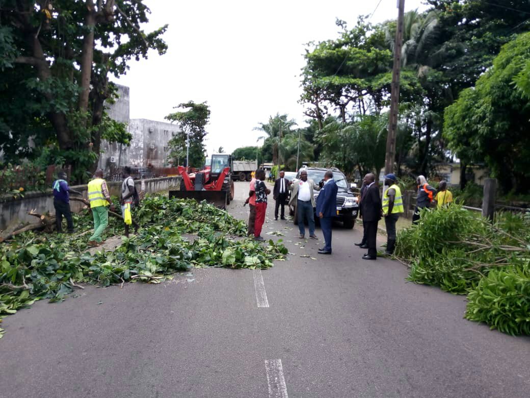 Gabriel Tchango au premier plan