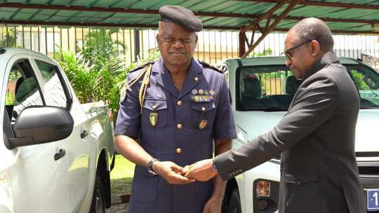 Le commandement en chef de la police reçoit du matériel venant du ministère de l'intérieur pour accroître ses capacités opérationnelles sur le terrain.